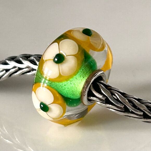 TROLLBEADS Green & Yellow Textured Flower Unique LAA 925S NEW! - Picture 1 of 4